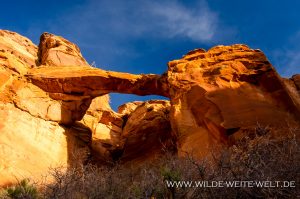 Vermilion-Arch-Vermilion-Cliffs-National-Monument-Arizona-11-300x199 Vermilion Arch