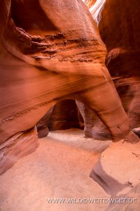 Spooky-Arch-Hole-in-the-Rock-Road-Grand-Staircase-Escalante-National-Monument-Utah-7-200x300 Spooky Arch
