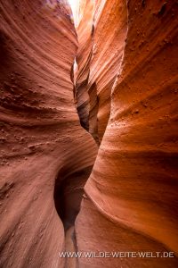 Spooky-Slot-Canyon-Hole-in-the-Rock-Road-Grand-Staircase-Escalante-National-Monument-Utah-4-200x300 Spooky Slot Canyon