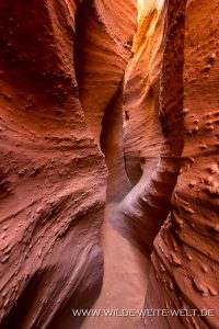 Spooky-Slot-Canyon-Hole-in-the-Rock-Road-Grand-Staircase-Escalante-National-Monument-Utah-7-200x300 Spooky Slot Canyon