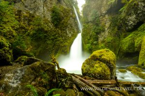 Wahclella-Falls-Columbia-River-Gorge-Oregon-6-300x199 Wahclella Falls