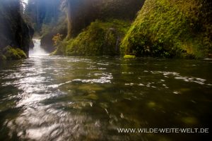 Punchbowl-Falls-Eagle-Creek-Columbia-River-Gorge-Oregon-12-300x200 Punchbowl Falls