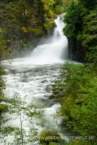 Skoonichuk-Falls-Eagle-Creek-Columbia-River-Gorge-Oregon-2-200x300 Skoonichuk Falls