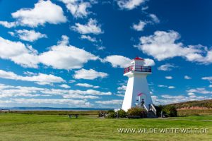 Lighthouse-Five-Islands-Cobequid-Bay-Nova-Scotia-Kanada-2-1-300x200 Lighthouse