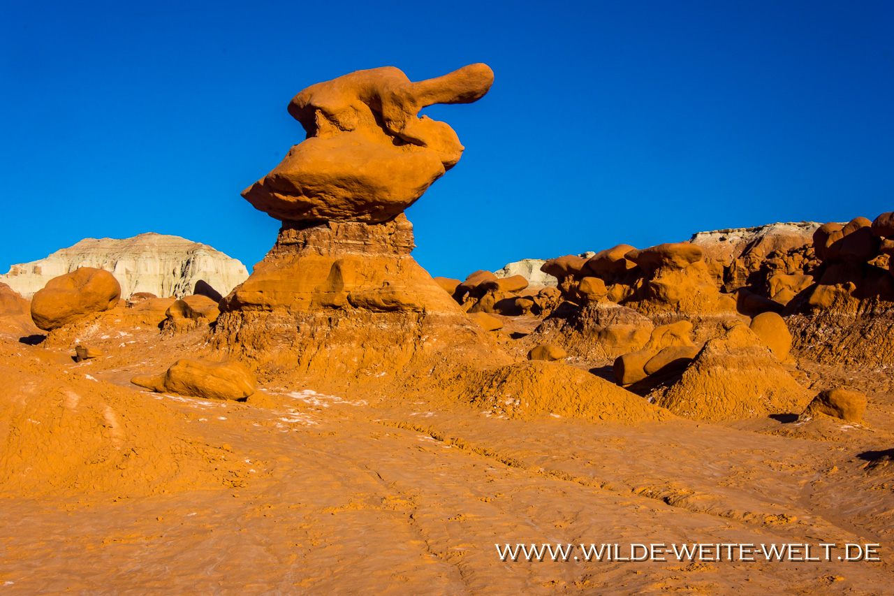 Wreck-Cathedral-Valley-Capitol-Reef-National-Park-Utah-2 Nr. 26: How is it going