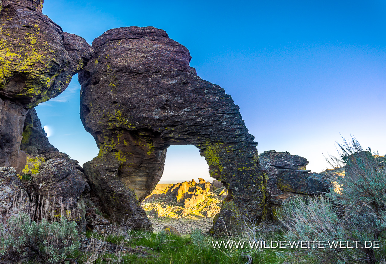 Balsamroot-and-Hoodoos-Little-City-of-Rocks-Gooding-Idaho-8 Arches of Little City of Rocks & City of Rocks [Idaho]