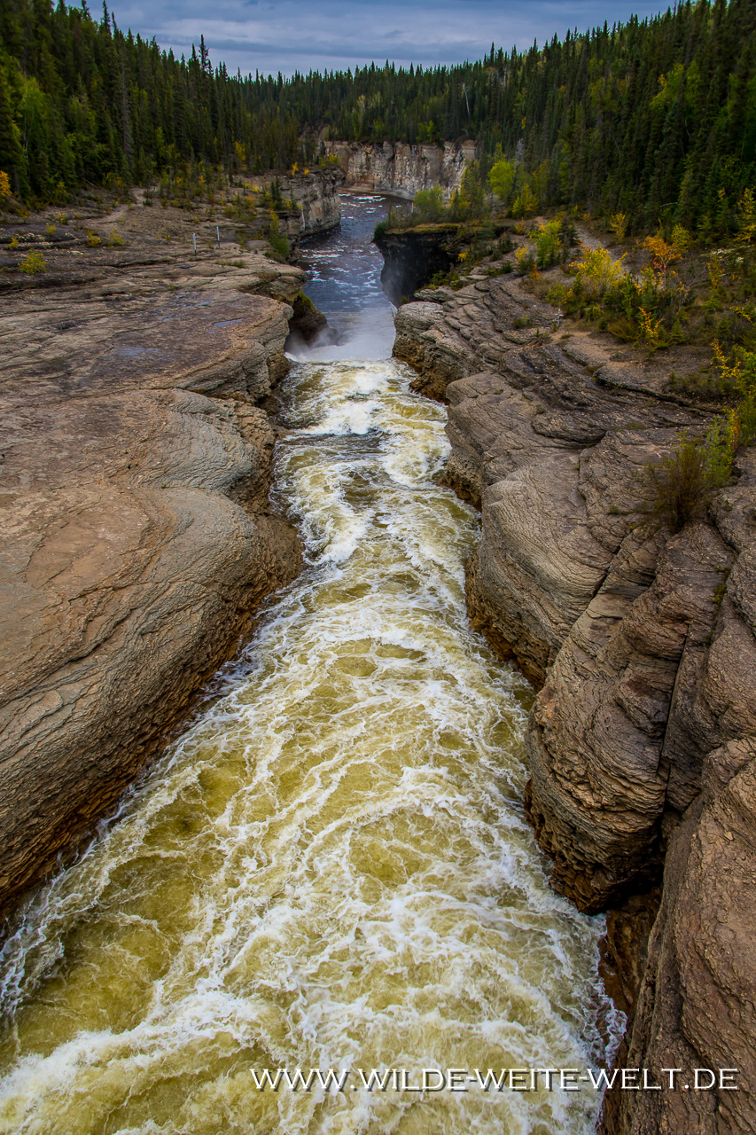 Smith-River-Falls-Alaska-Highway-British-Columbia-9 Wasserfälle der Northwest Territories: Smith River Falls, Sambaa Deh & Coral Falls, Lady Evelyn Falls, Louise Falls, Alexandra Falls, Baba Canyon