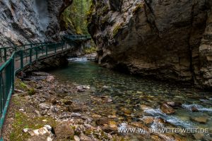 Johnstone-Canyon-Banff-National-Park-Alberta-7-300x200 Johnstone Canyon