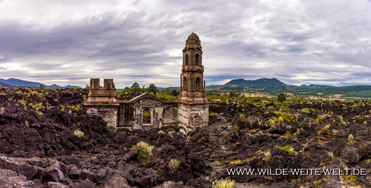 Vulkan Paricutin zu Pferd und Templo/Iglesia de San Juan Parangaricutiro  [Angahuan] 