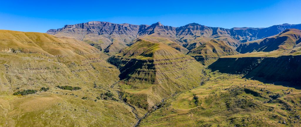 Uebernachtungsplatz-Lotheni-Nature-Reserve-Ukhahlamba-Drakensberg-Park-Kwazulu-Natal-Suedafrika-7-1024x465 Drakensbergs [South Africa]