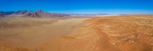 Namib-Wueste-mit-Bergen-Namibrand-Nature-Reserve-C27-Hardap-Namibia-4-300x101 Namib Wüste mit Bergen